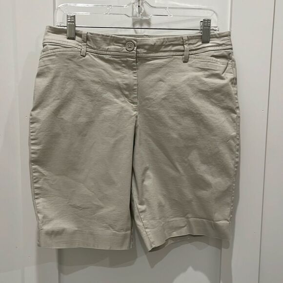 Talbots Pants - Talbots light tan Bermuda Shorts